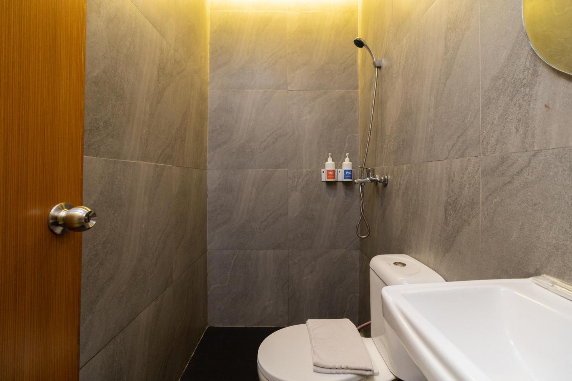 Sans Hotel Suryakencana Bogor Oda fotoğraf
